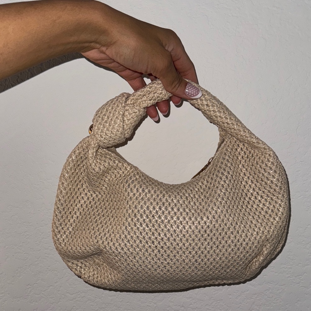 Stylish Tan Woven Bag with Gold Accents - Picture 3 of 4